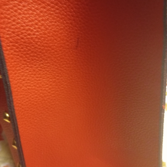 Elizabeth Arden Large Red Tote - Picture 6 of 7